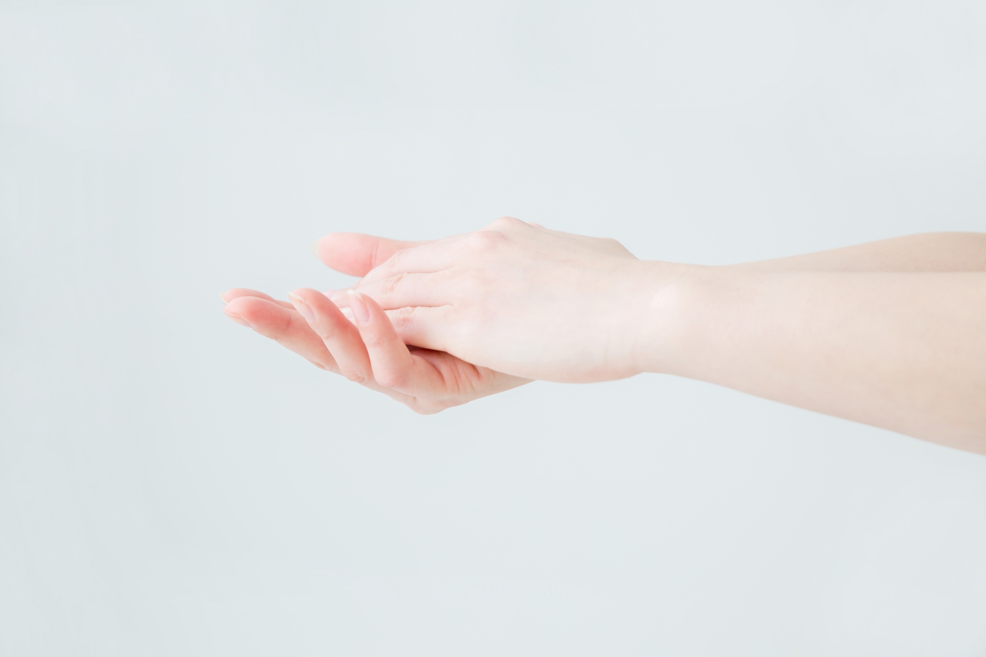 荒れる 手のひら 「手湿疹」の原因・症状・対処法を解説