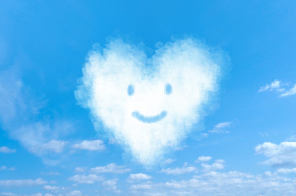 ストレスフリーのイメージ　ハートで笑顔の雲